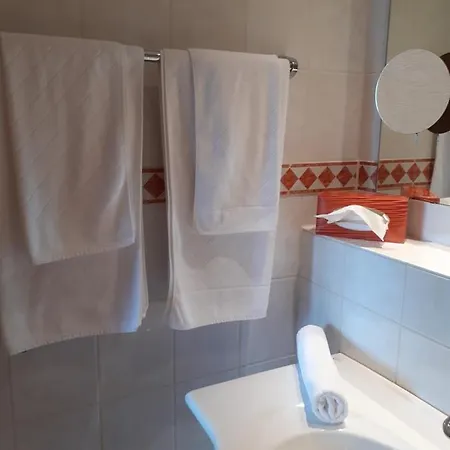 Weingut Gernert 호텔 *