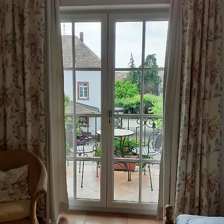 Weingut Gernert 호텔