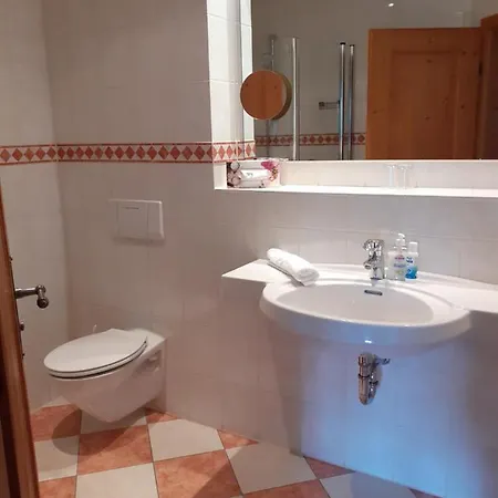 Weingut Gernert 호텔 *